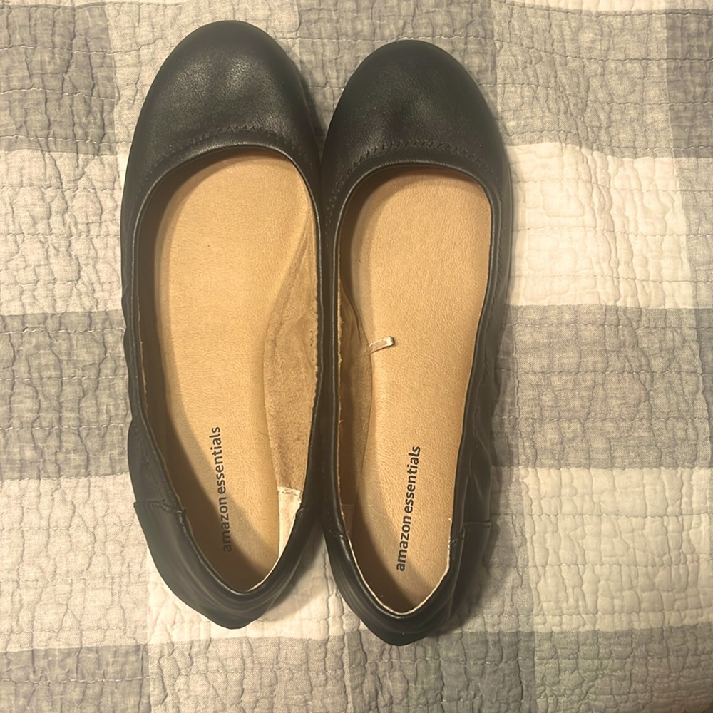 Hii im selling Flat shoes or Dress shoes